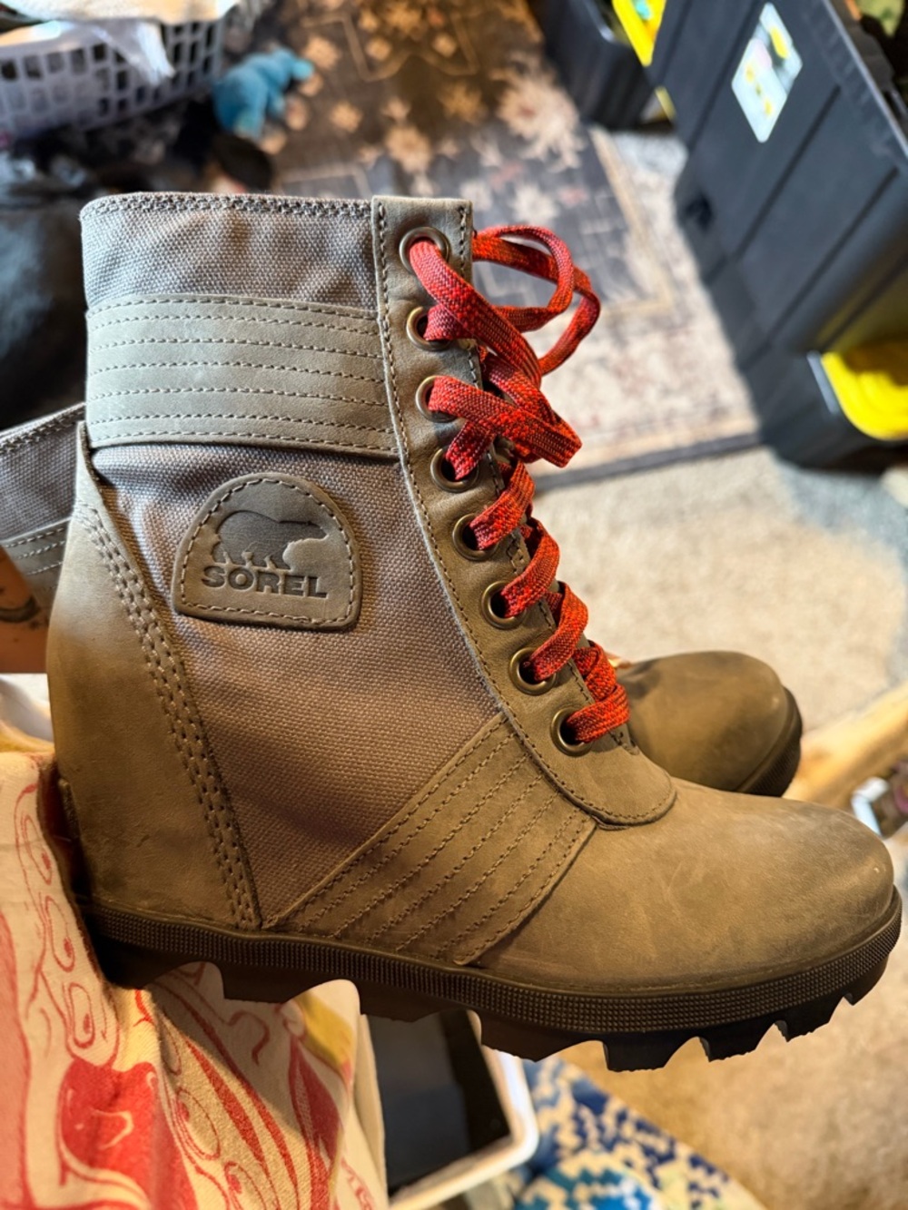 Women’s size 6 Sorel Lexie gray leather wedge